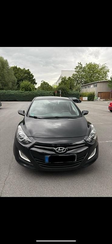 Gebraucht Hyundai i30 99 PS (72 kW) 2013 Schwarz Limousine