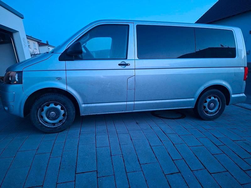 Gebraucht VW Multivan 140 PS (102 kW) 2014 Silber Van