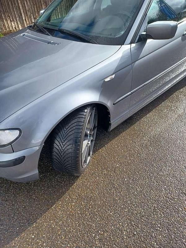 Second-hand BMW 318 143 CP (105 kW) 2004 Gri Berlinǎ