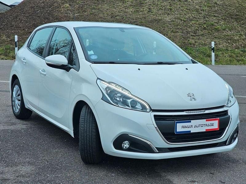 Gebraucht Peugeot 208 Active 110 PS (80 kW) 2019 Weiß Kleinwagen