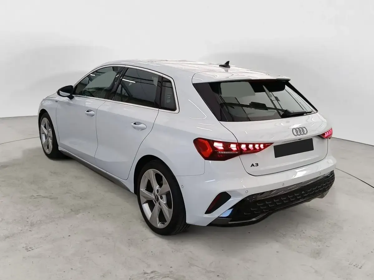Gebraucht Audi A3 S-Line 150 PS (110 kW) 2025 (blanc glacier) Kleinwagen