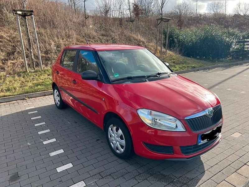 Gebraucht Skoda Fabia 60 PS (44 kW) 2012 Rot Kleinwagen