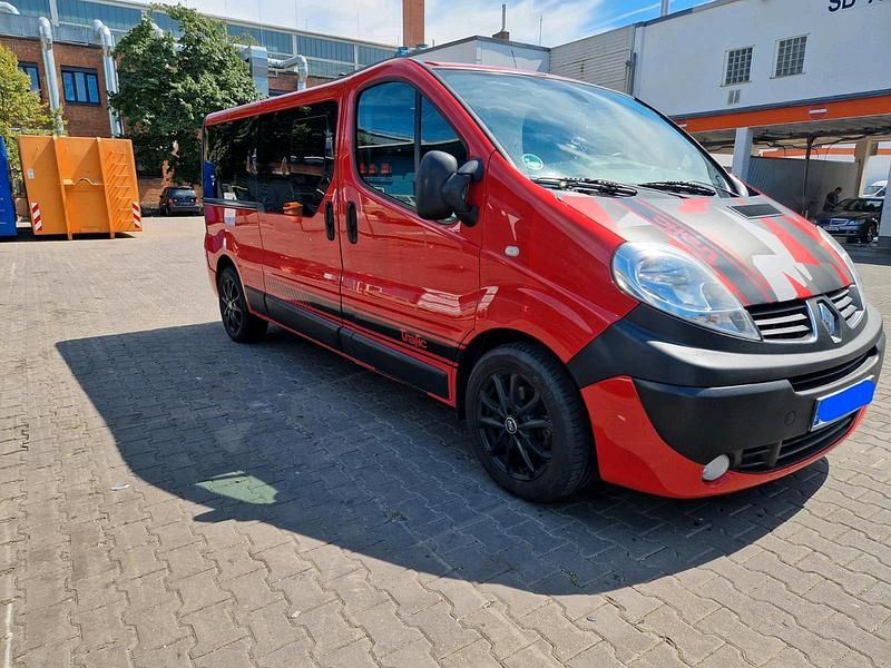 Rot Gebraucht 2013 Renault Trafic Van | 16.700 € (Teuer) - Bild 1/4