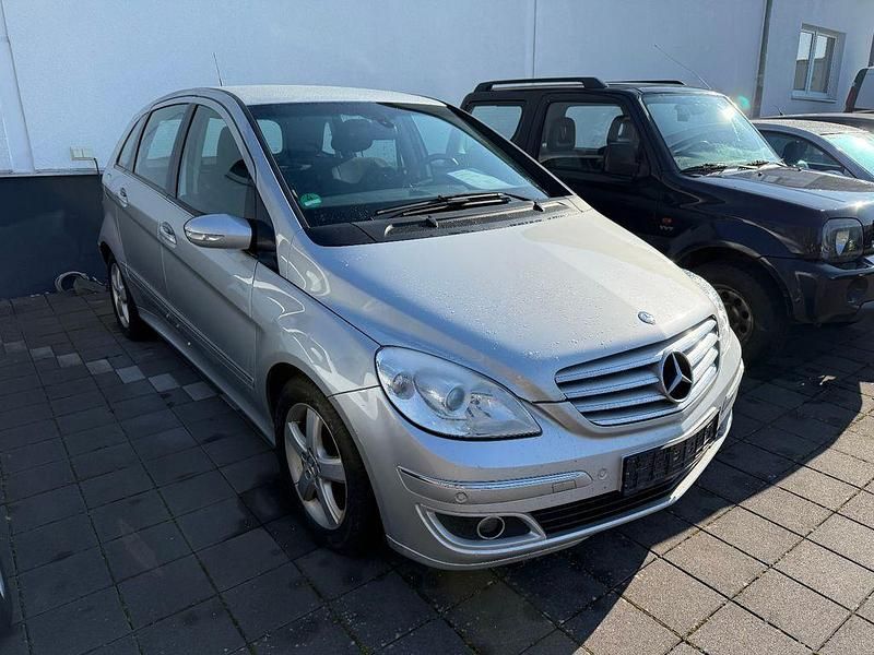 Gebraucht Mercedes B180 109 PS (80 kW) 2008 Silber Van / Kleinbus