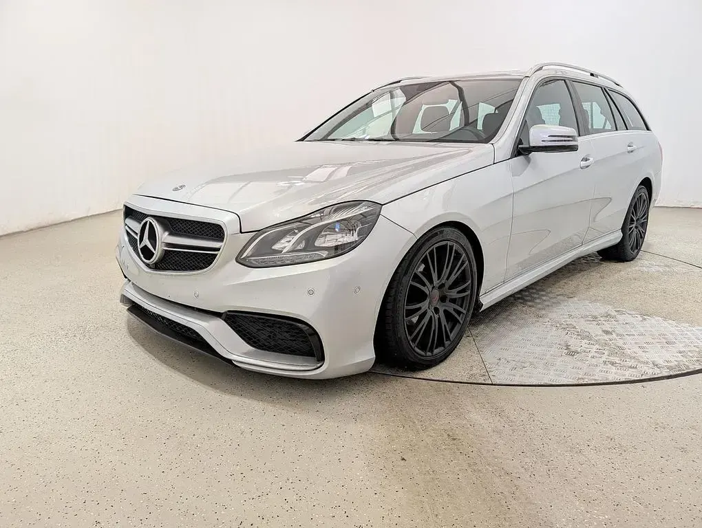 Gebraucht Mercedes E220 170 PS (125 kW) 2015 Iridiumsilber Limousine