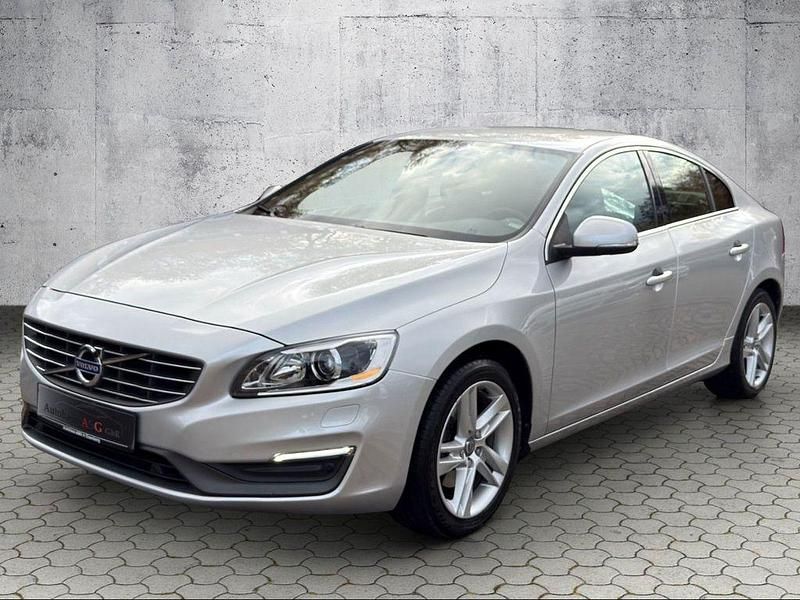 Silber Gebraucht 2014 Volvo S60 Momentum Limousine | 15.990 € - Bild 1/4