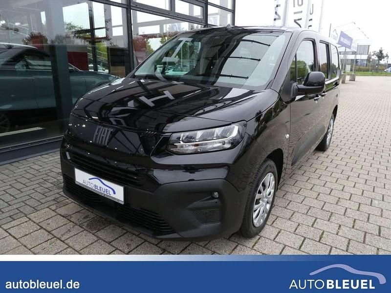 Schwarz Neu 2025 Fiat Doblò Comfort Van / Kleinbus | 30.950 € (Fairer Preis) - Bild 1/4