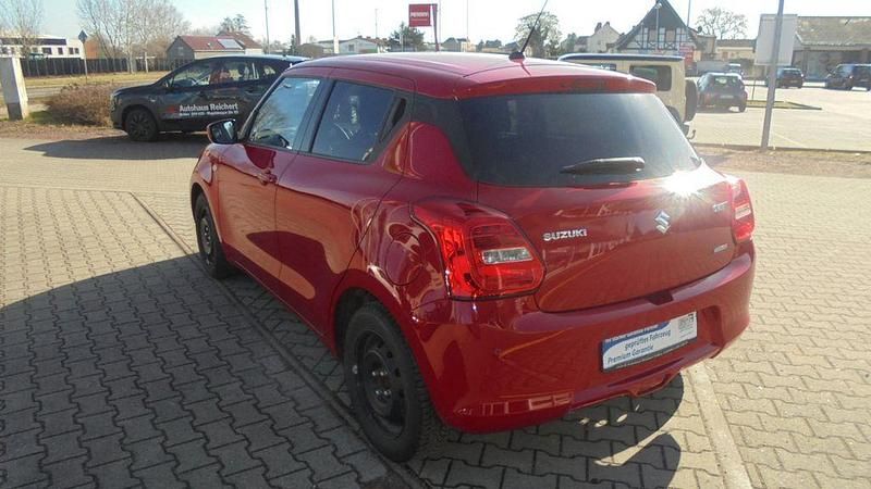 Gebraucht Suzuki Swift Comfort 83 PS (61 kW) 2021 Rot Kleinwagen