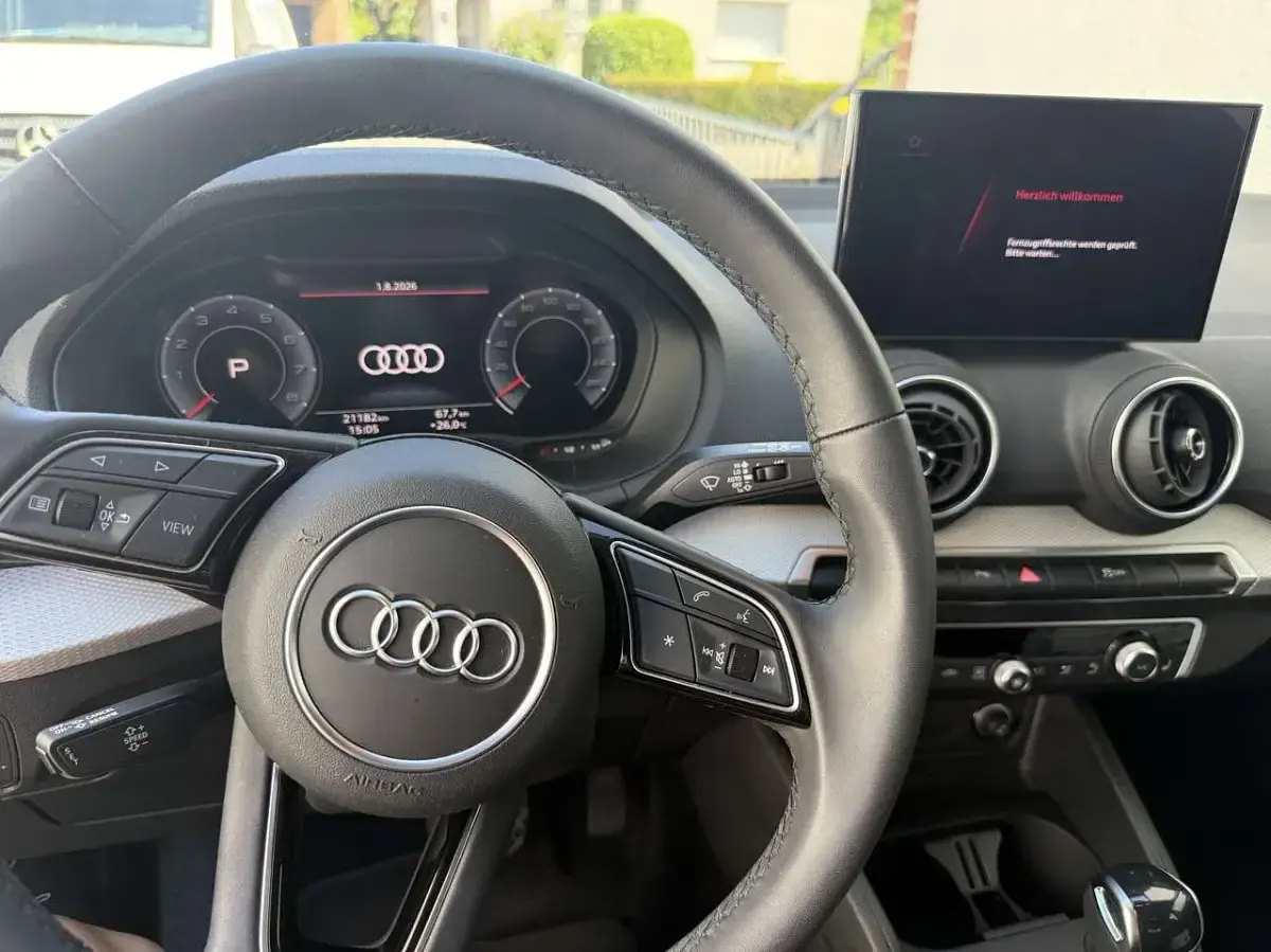 Gebraucht Audi Q2 Basis 150 PS (110 kW) 2024 Grau SUV