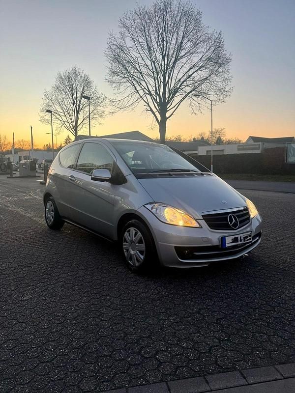 Silber Gebraucht 2009 Mercedes A150 Kleinwagen | 1.850 € (Fairer Preis) - Bild 1/4
