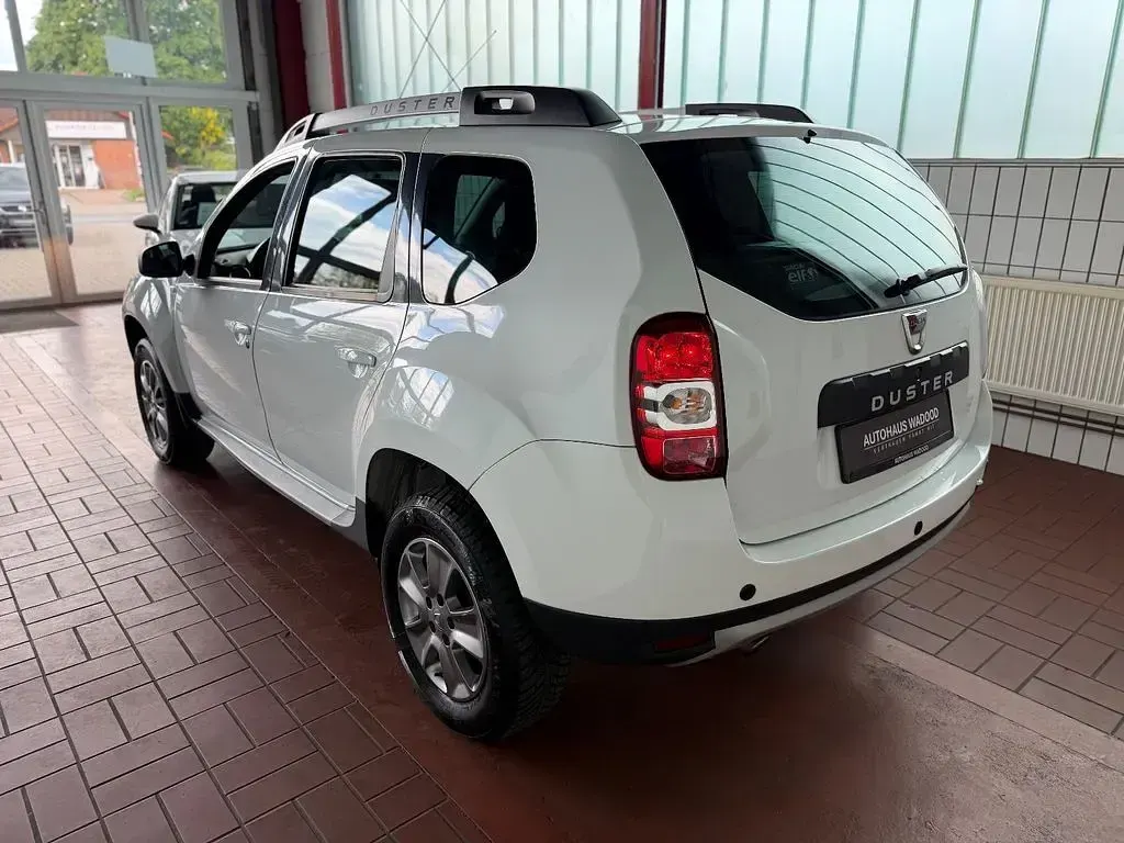Używany Dacia Duster Celebration 125 KM (91 kW) 2015 Biały SUV