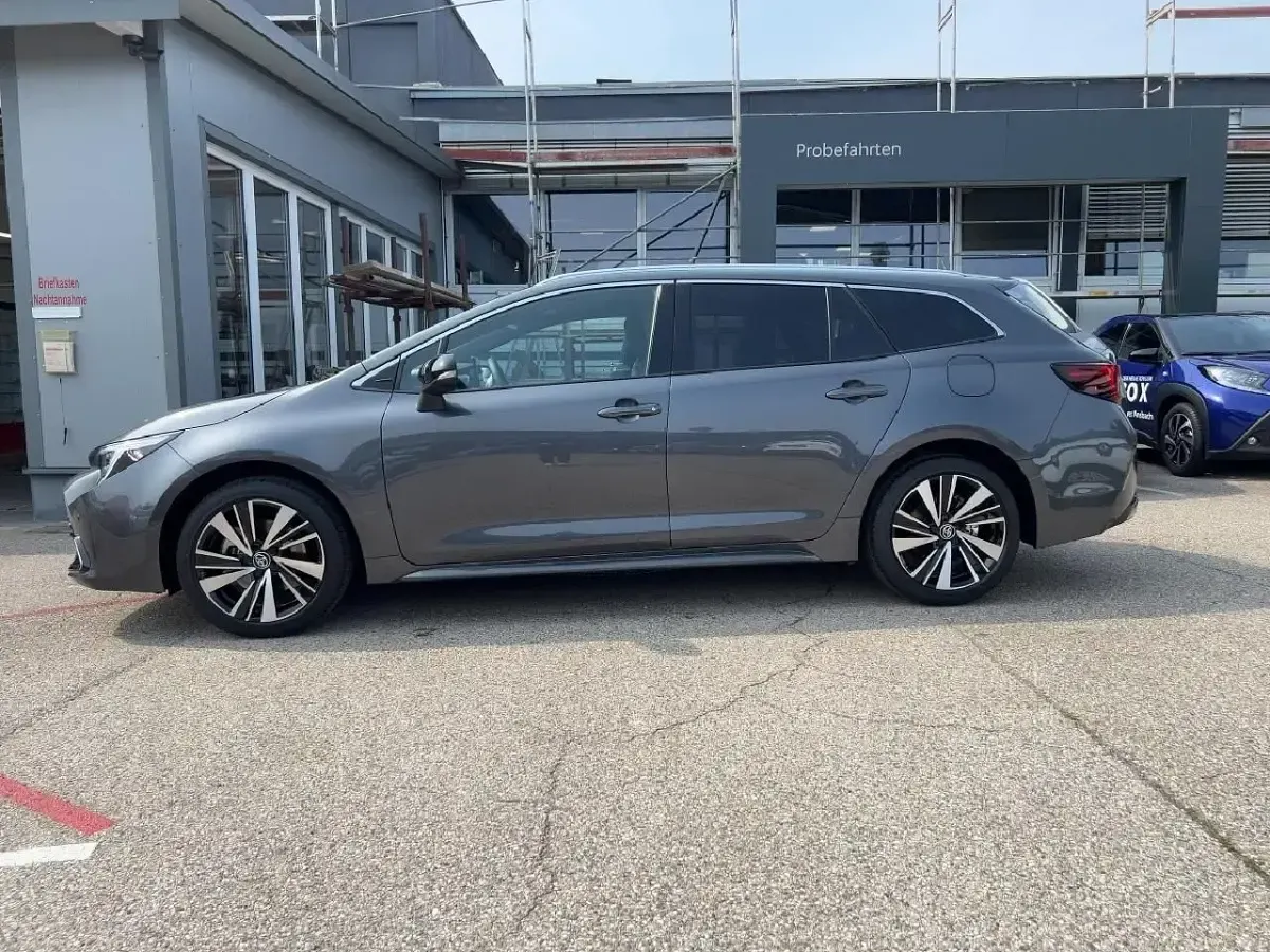 Gebraucht Toyota Corolla 196 PS (144 kW) 2024 Grey metallic Limousine