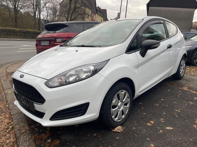 Weiß Gebraucht 2016 Ford Fiesta Ambiente Kleinwagen | 6.990 € (Fairer Preis) - Bild 1/4