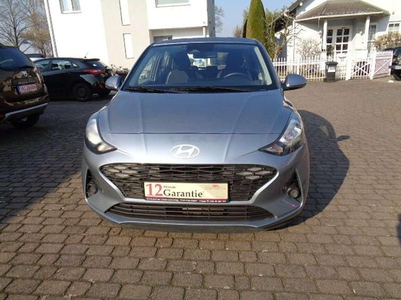 Gebraucht Hyundai i10 Trend 84 PS (61 kW) 2023 Vibrant blue Kleinwagen