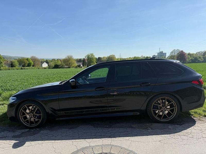 Używany BMW M550 Performance 400 KM (294 kW) 2019 Czarny Sedan/Limuzyna