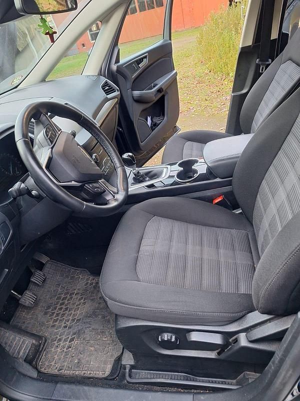 Schwarz Gebraucht 2016 Ford Galaxy Van / Kleinbus | 7.900 € (Superpreis) - Bild 1/4