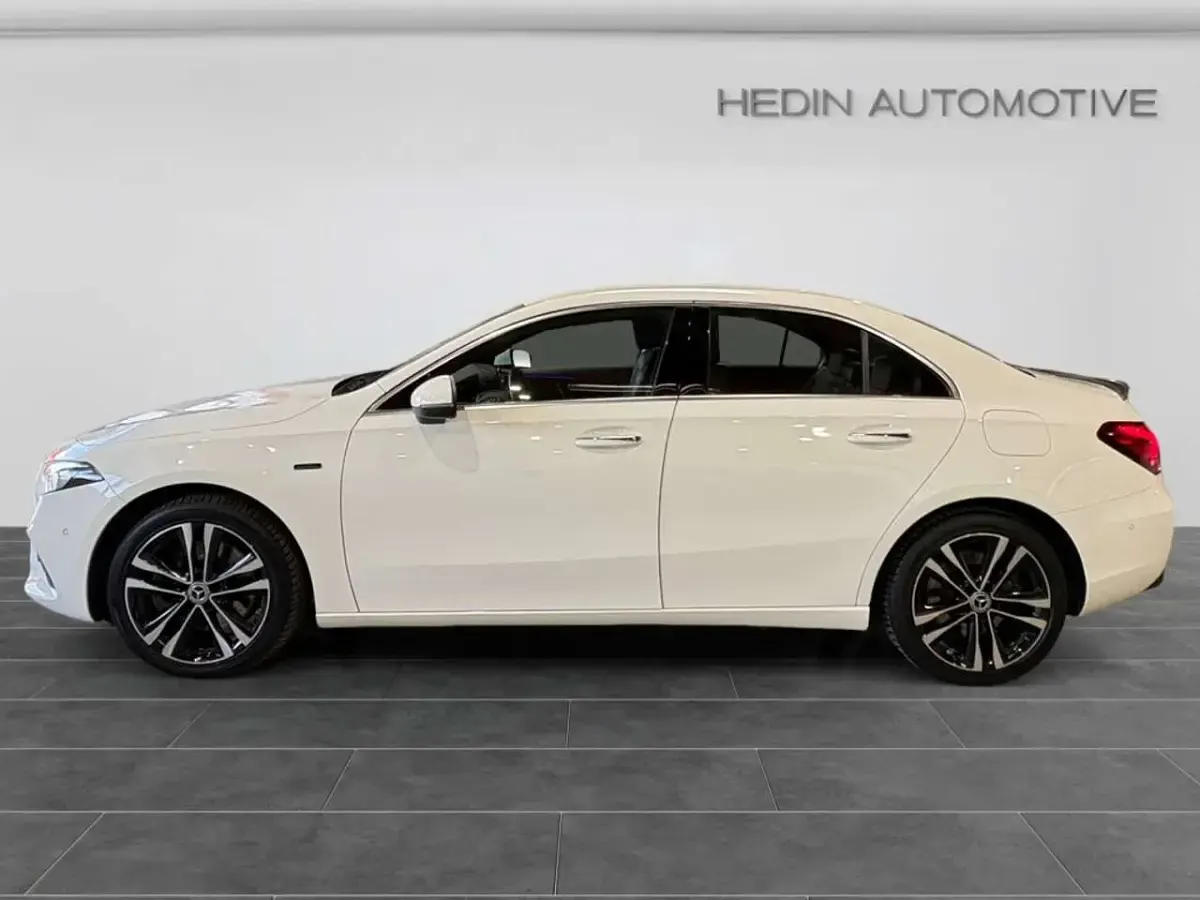 Gebraucht Mercedes A250 Progressive 160 PS (117 kW) 2020 Unilack polarweiß Limousine