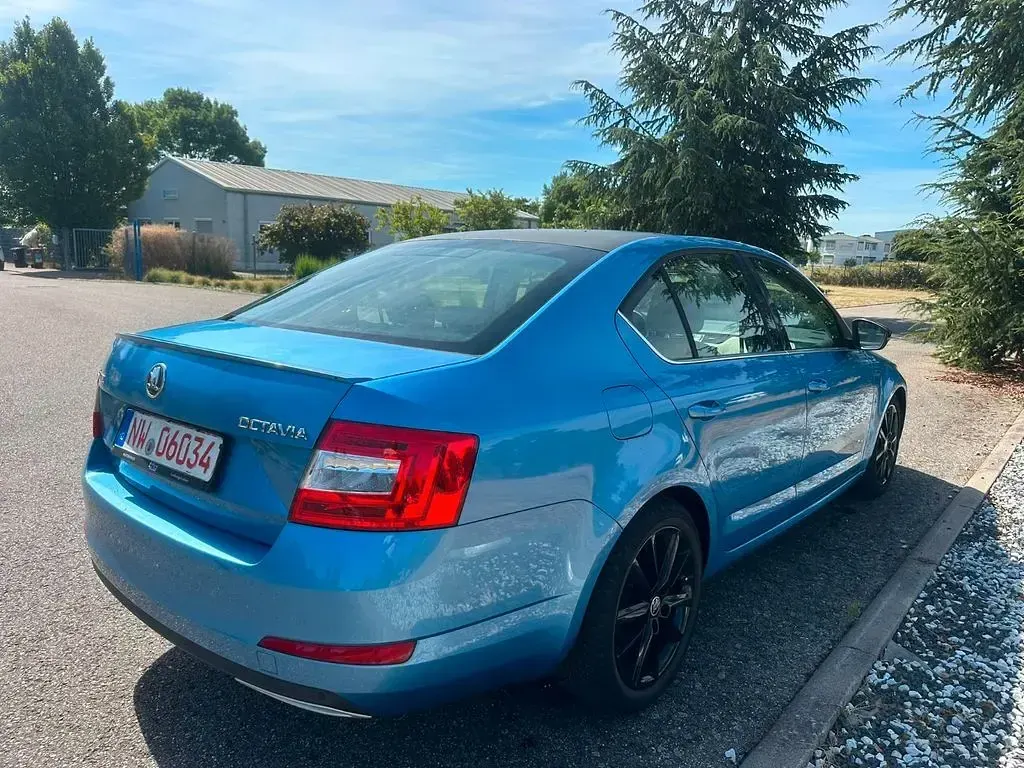 Gebraucht Skoda Octavia Elegance 179 PS (131 kW) 2013 Blau Limousine