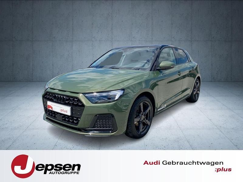 Distriktgrün metallic Gebraucht 2024 Audi A1 Sportback Advanced Plus Kleinwagen | 26.970 € (Etwas zu teuer) - Bild 1/4