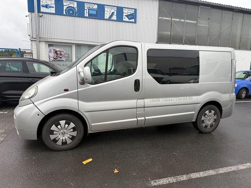 Gebraucht Opel Vivaro 135 PS (99 kW) 2006 Silber Van / Kleinbus