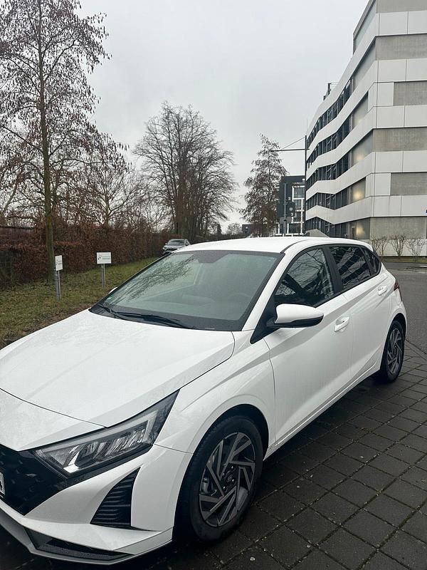 Gebraucht Hyundai i20 100 PS (73 kW) 2025 Weiß Kleinwagen