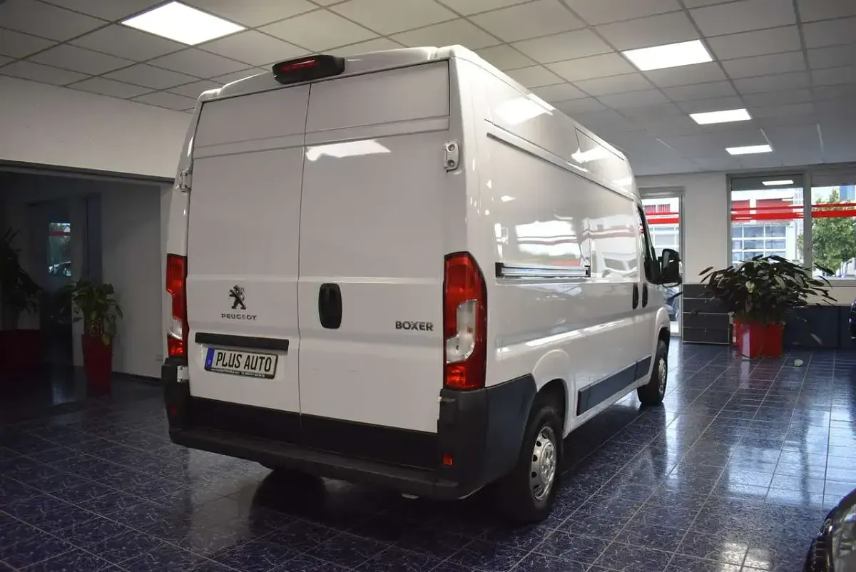 Gebraucht Peugeot Boxer 140 PS (102 kW) 2023 Weiss icy Van