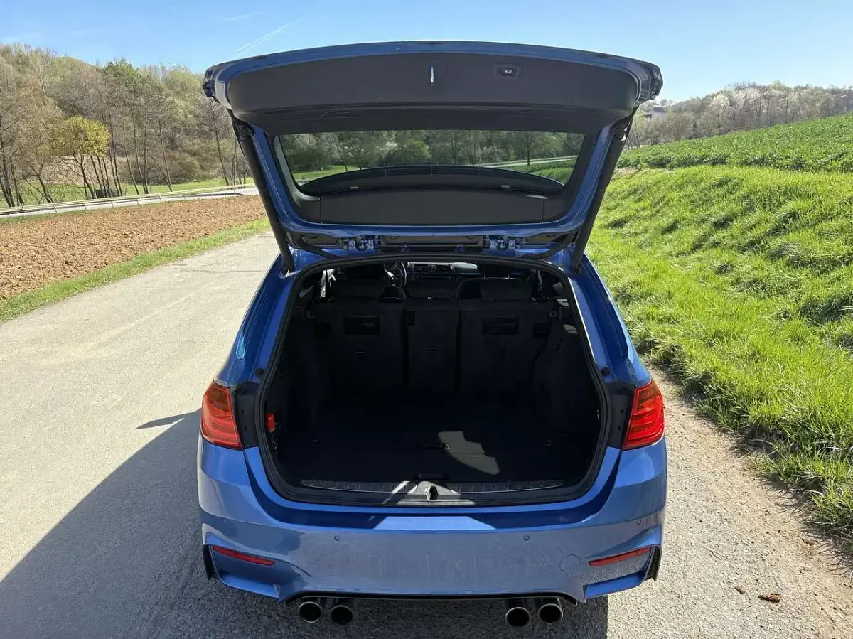 Gebraucht BMW 330 M Sport 258 PS (189 kW) 2015 Blau Kombi
