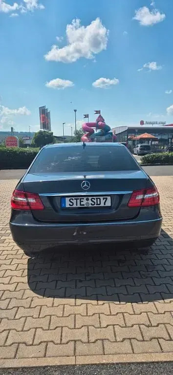 Gebraucht Mercedes E220 Avantgarde 170 PS (125 kW) 2009 Grau Limousine
