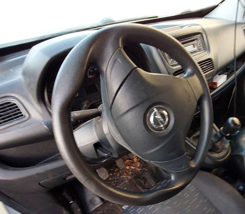 Gebraucht Opel Combo Edition 120 PS (88 kW) 2013 Schwarz Van / Kleinbus