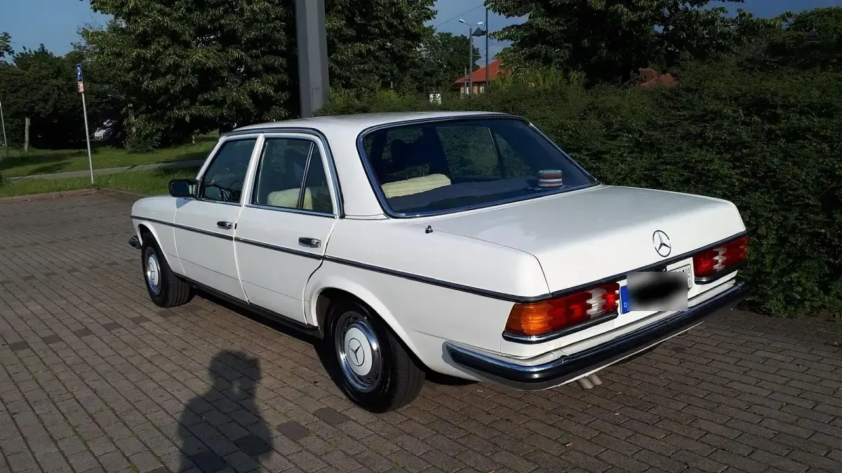 Gebraucht Mercedes E280 177 PS (130 kW) 1976 Weiß Limousine
