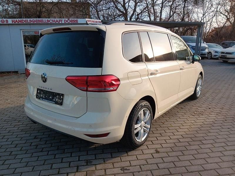 Gebraucht VW Touran 150 PS (110 kW) 2023 Beige Van / Kleinbus
