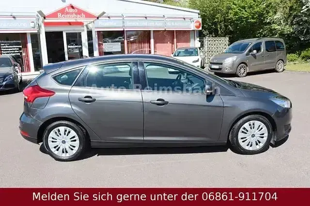 Gebraucht Ford Focus Titanium 101 PS (74 kW) 2016 Grau Limousine
