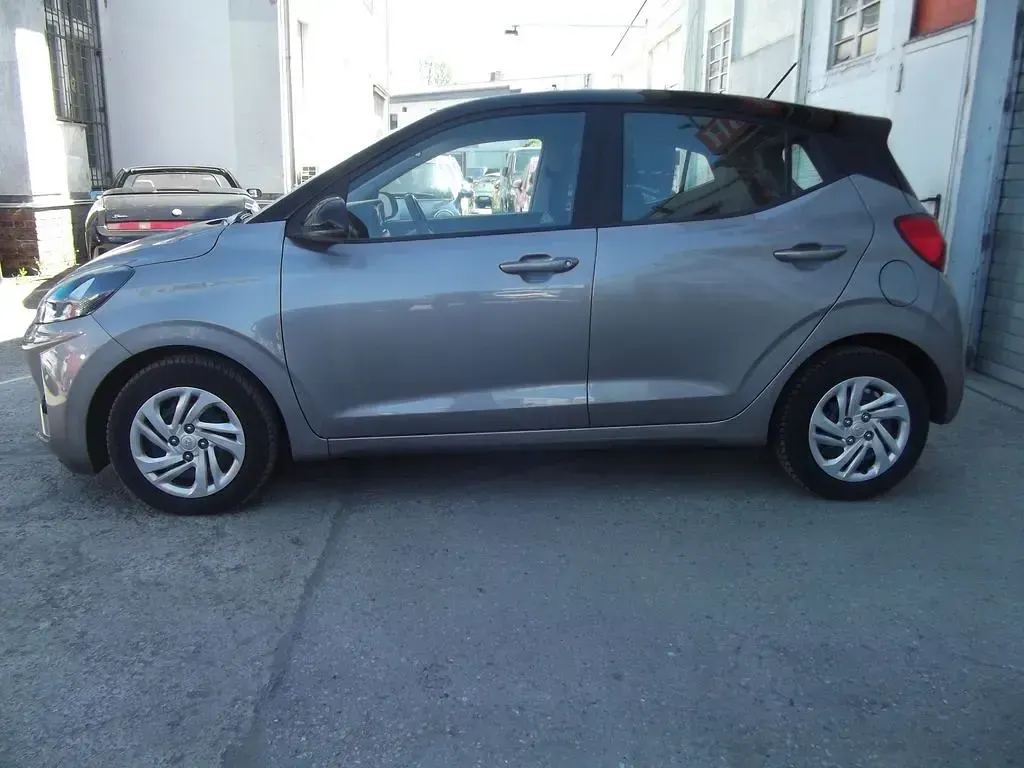 Gebraucht Hyundai i10 Trend 84 PS (61 kW) 2022 Silber Kleinwagen