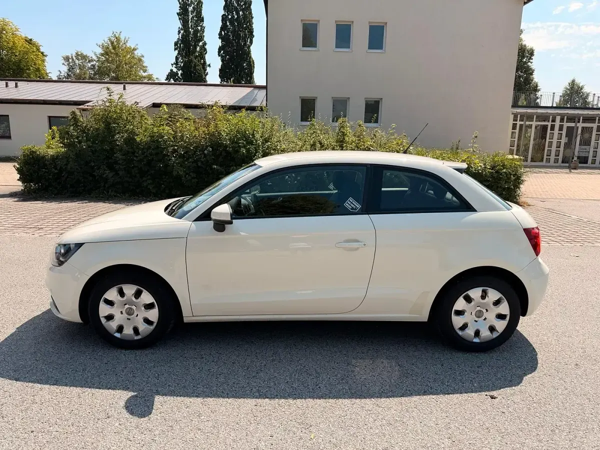 Gebraucht Audi A1 Ambition 85 PS (62 kW) 2011 Weiß Kleinwagen