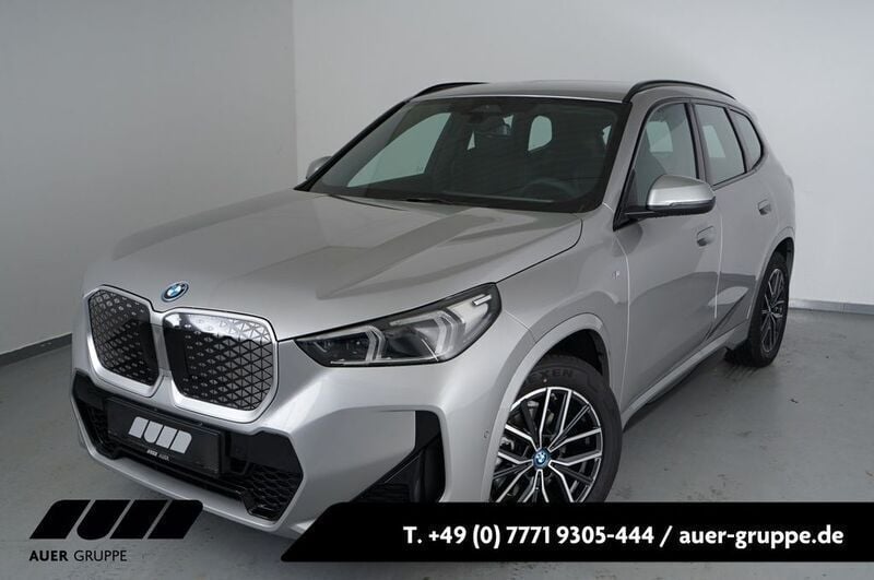 Silber Neu 2025 BMW iX1 M Sport SUV | 46.300 € (Superpreis) - Bild 1/4