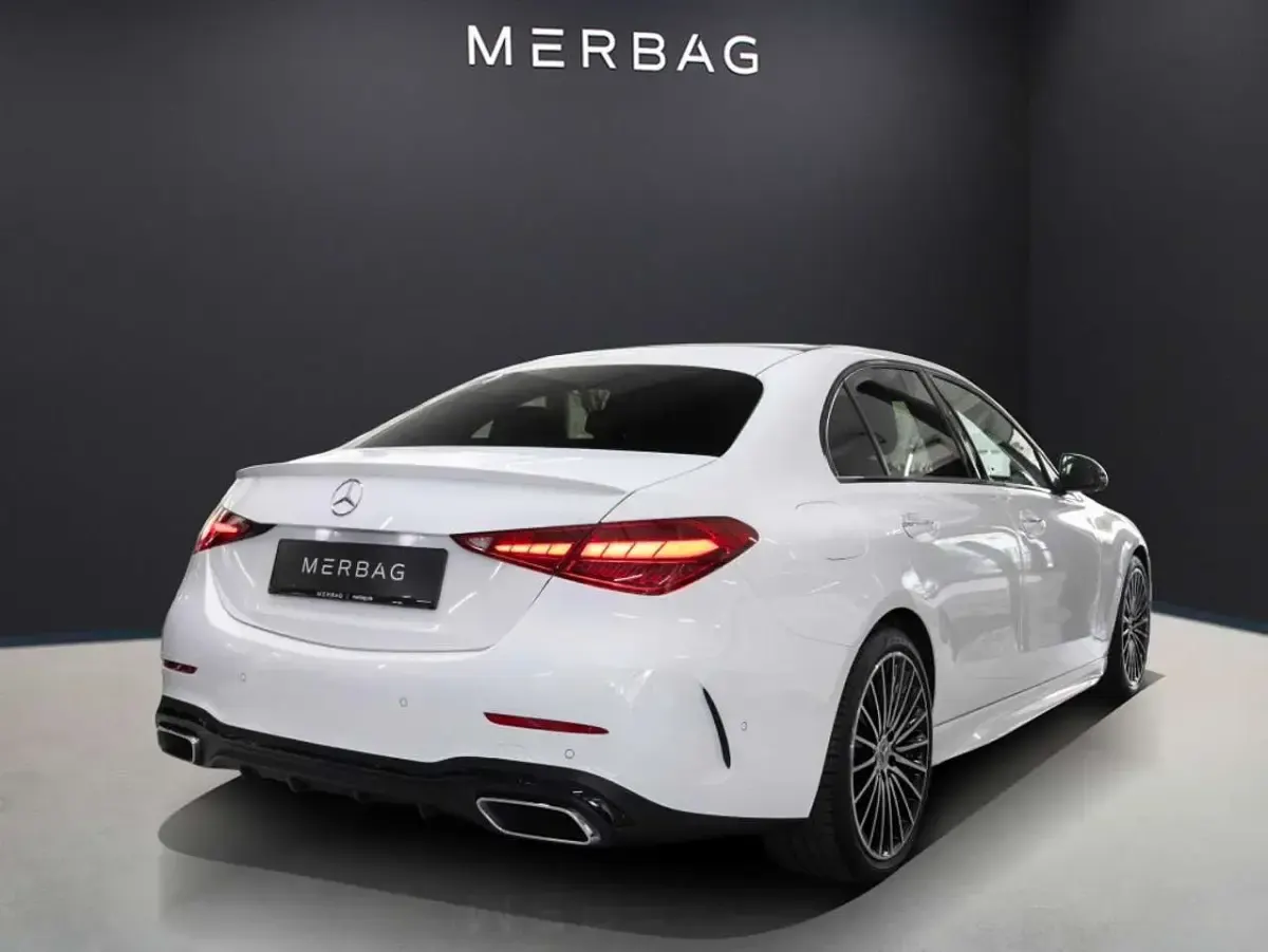 Gebraucht Mercedes C180 AMG 170 PS (125 kW) 2025 Weiß Limousine