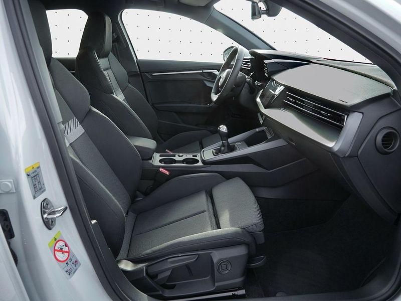 Gebraucht Audi A3 Sport 150 PS (110 kW) 2025 Gletscherweiß metallic Limousine