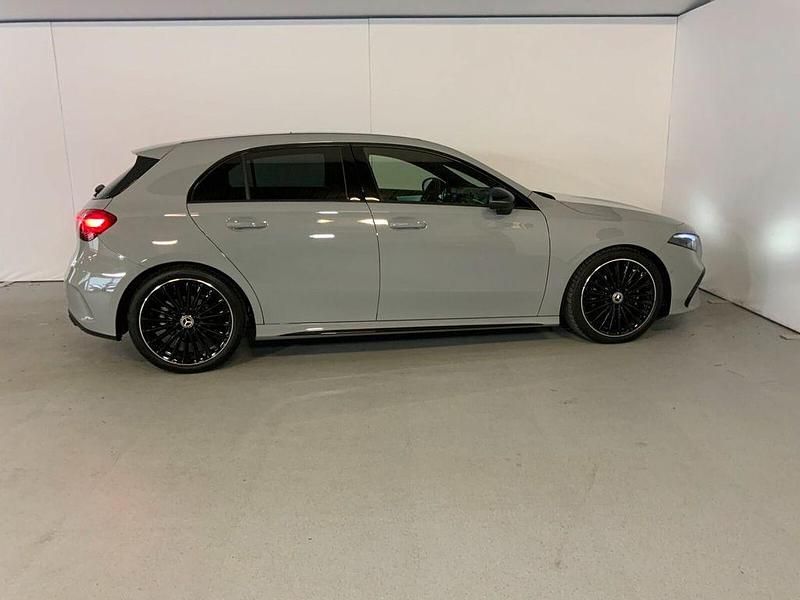 Gebraucht Mercedes A180 AMG 116 PS (85 kW) 2025 Manufaktur lack manufaktur alpingrau uni Limousine