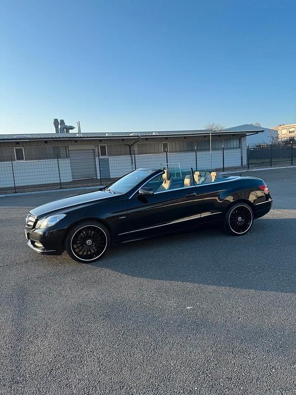 Gebraucht Mercedes E350 265 PS (194 kW) 2012 Schwarz Cabrio