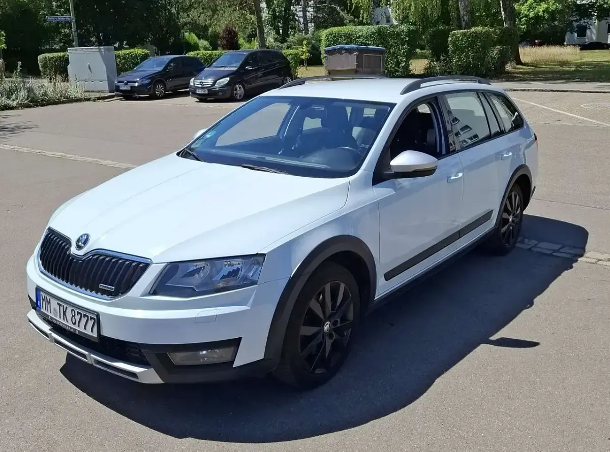 Gebraucht Skoda Octavia 184 PS (135 kW) 2015 Weiß Kombi