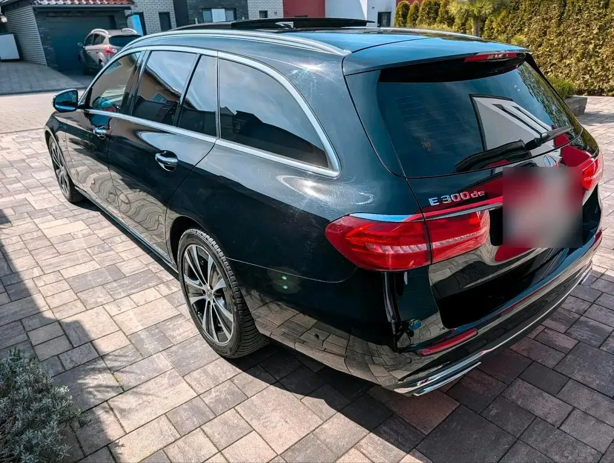 Second-hand Mercedes E300 306 CP (225 kW) 2019 Negru Break