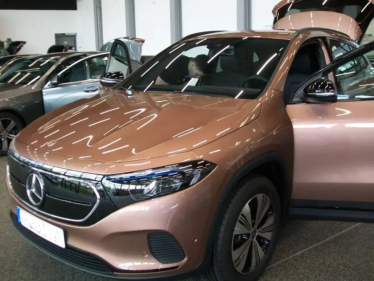 Gebraucht Mercedes EQA250 Progressive 139 kW (190 PS) 2023 Gold SUV