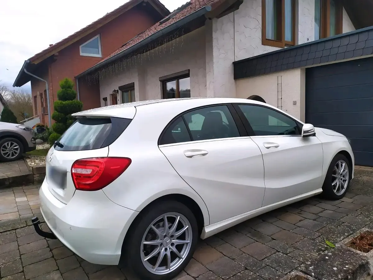 Gebraucht Mercedes A180 120 PS (88 kW) 2013 Weiß Kleinwagen