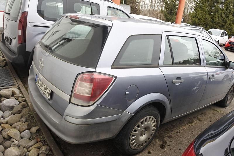 Gebraucht Opel Astra Selection 116 PS (85 kW) 2009 Silber Kombi