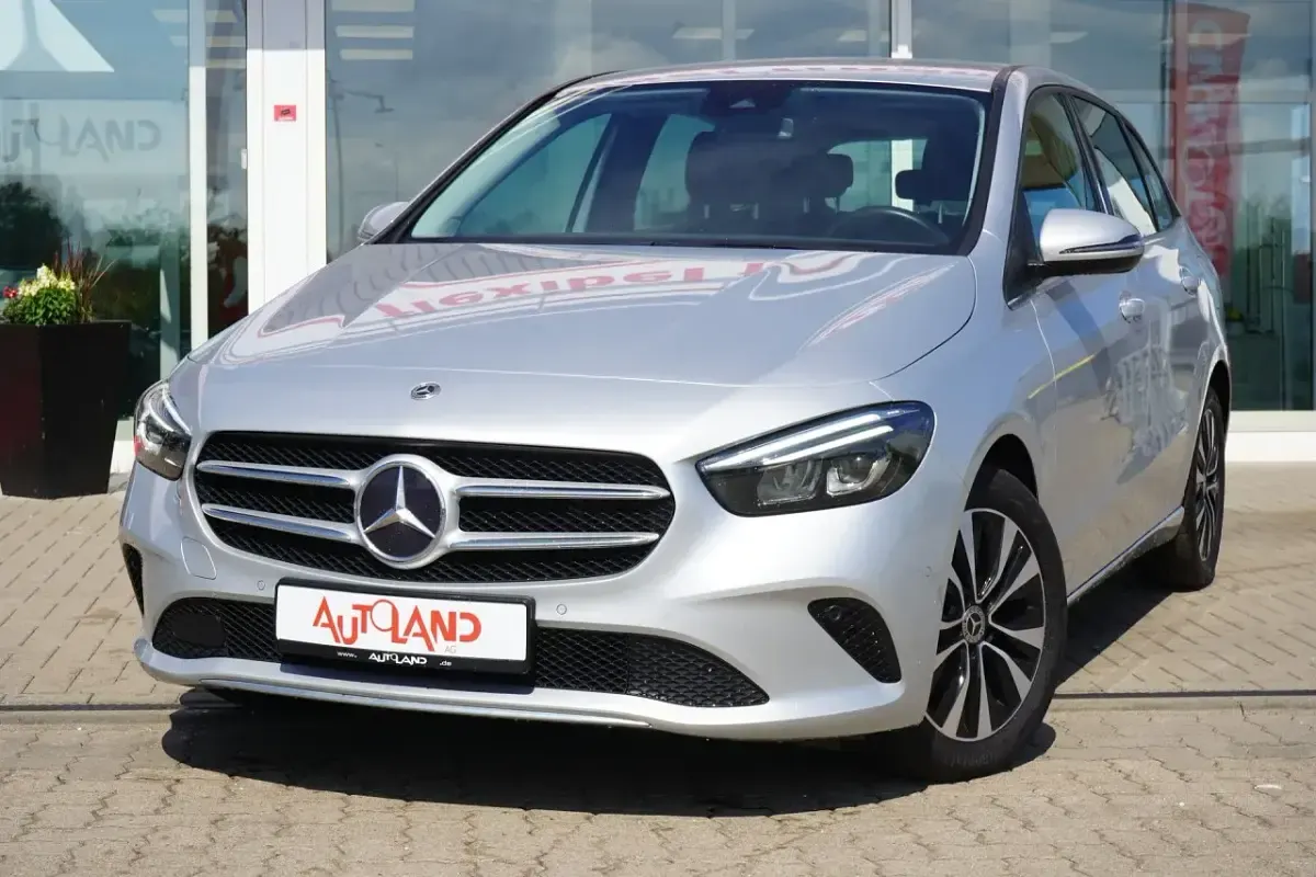 Gebraucht Mercedes B250e Style 218 PS (160 kW) 2022 Silber Kleinwagen