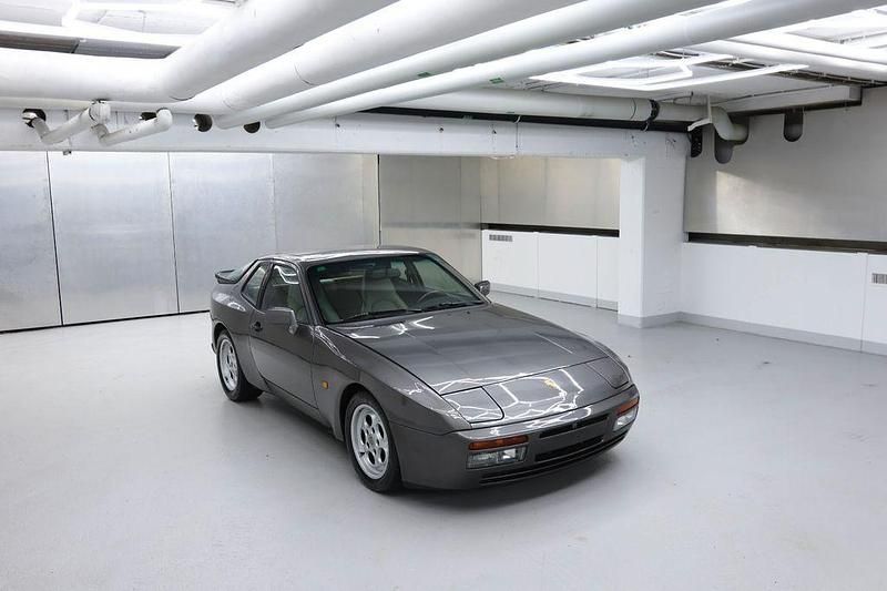Grau Gebraucht 1987 Porsche 944 Turbo Coupé | 20.900 € - Bild 1/4