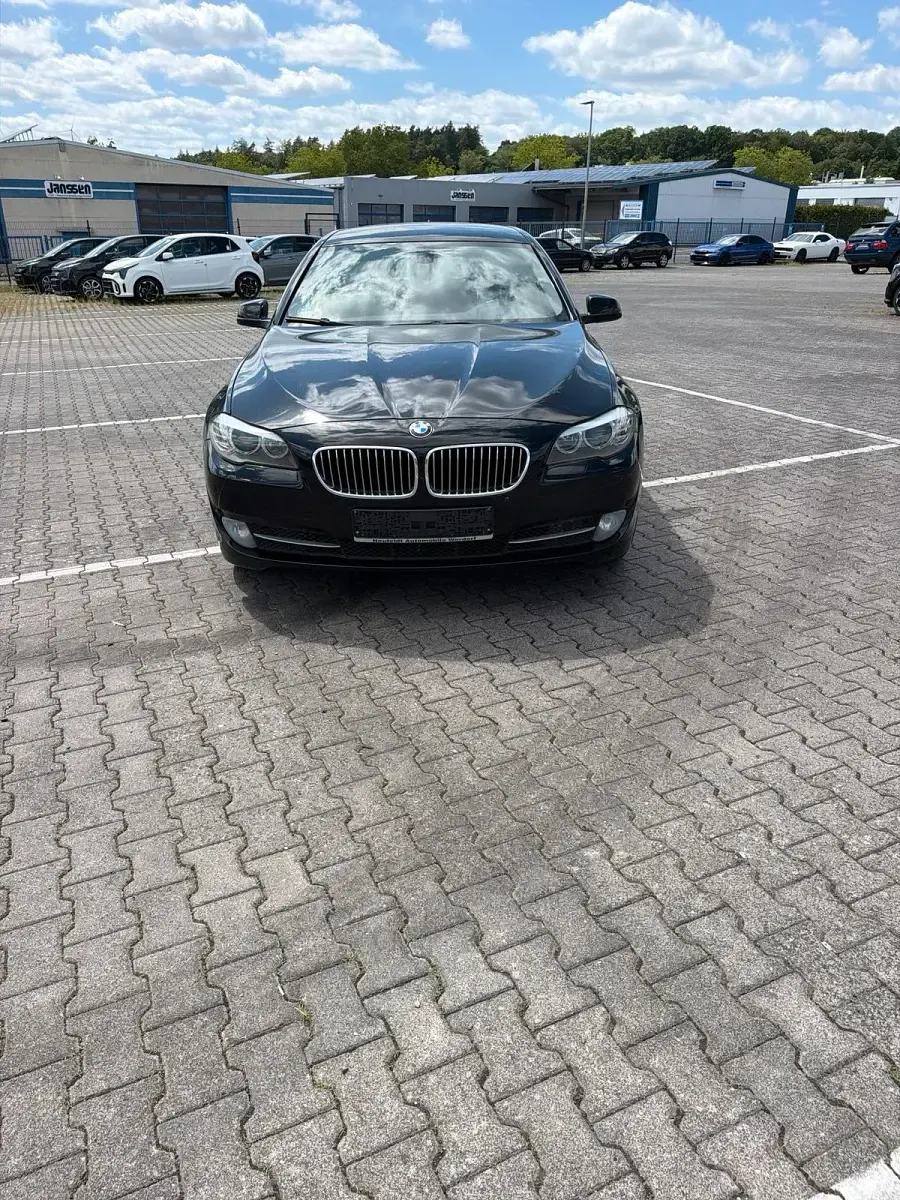 Gebraucht BMW 520 184 PS (135 kW) 2012 Schwarz Kombi