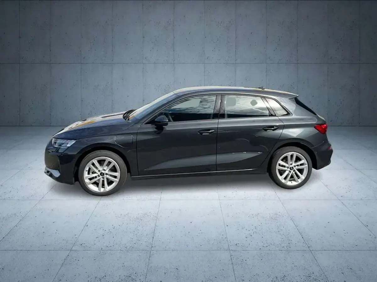 Używany Audi A3 Advanced Plus 204 KM (150 kW) 2025 Szary Sedan/Limuzyna