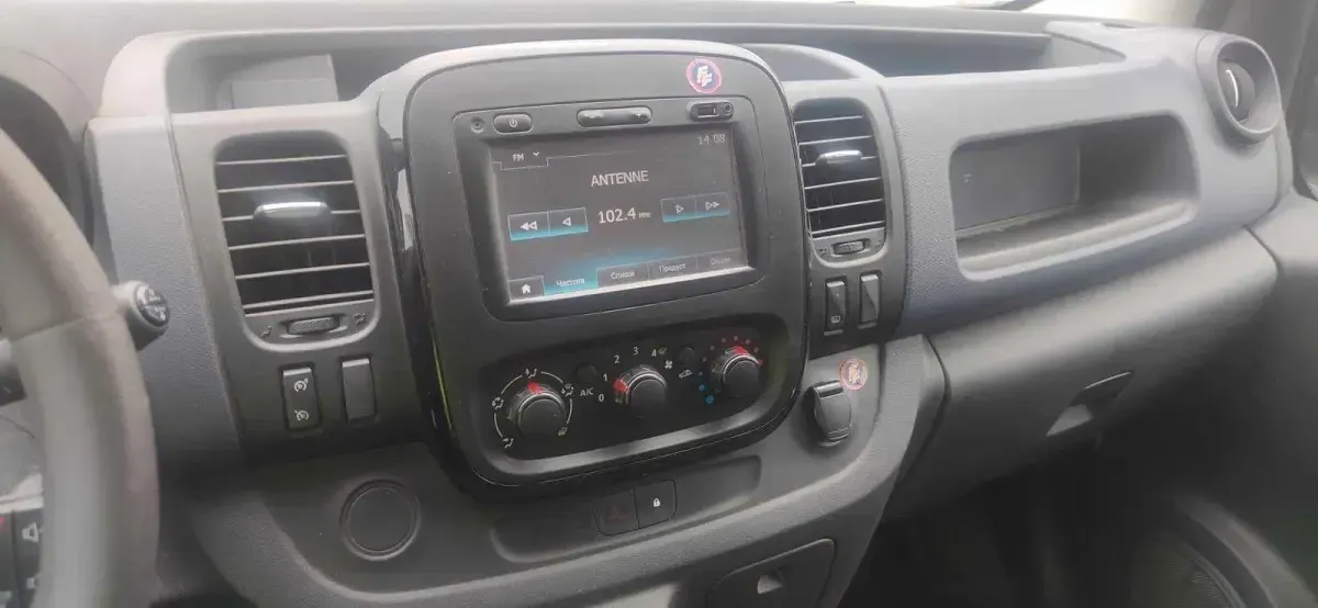 Gebraucht Opel Vivaro 120 PS (88 kW) 2018 Weiß Van / Kleinbus