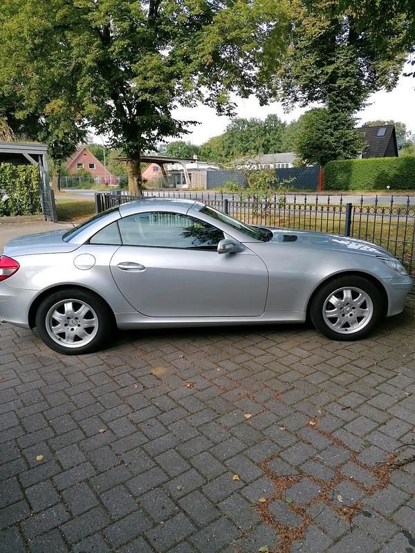 Silber Gebraucht 2006 Mercedes SLK200 Cabrio | 9.700 € (Etwas zu teuer) - Bild 1/4